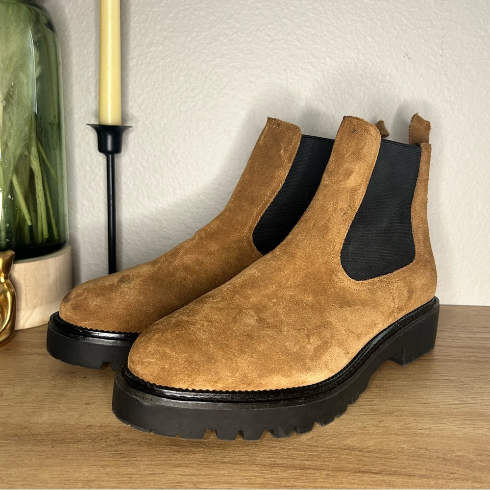 Elegant Tan Suede Chelsea Boots